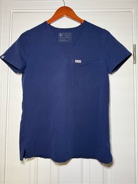 FIGS Catarina One Pocket scrub top in a navy blue color size XS Style #FW1000